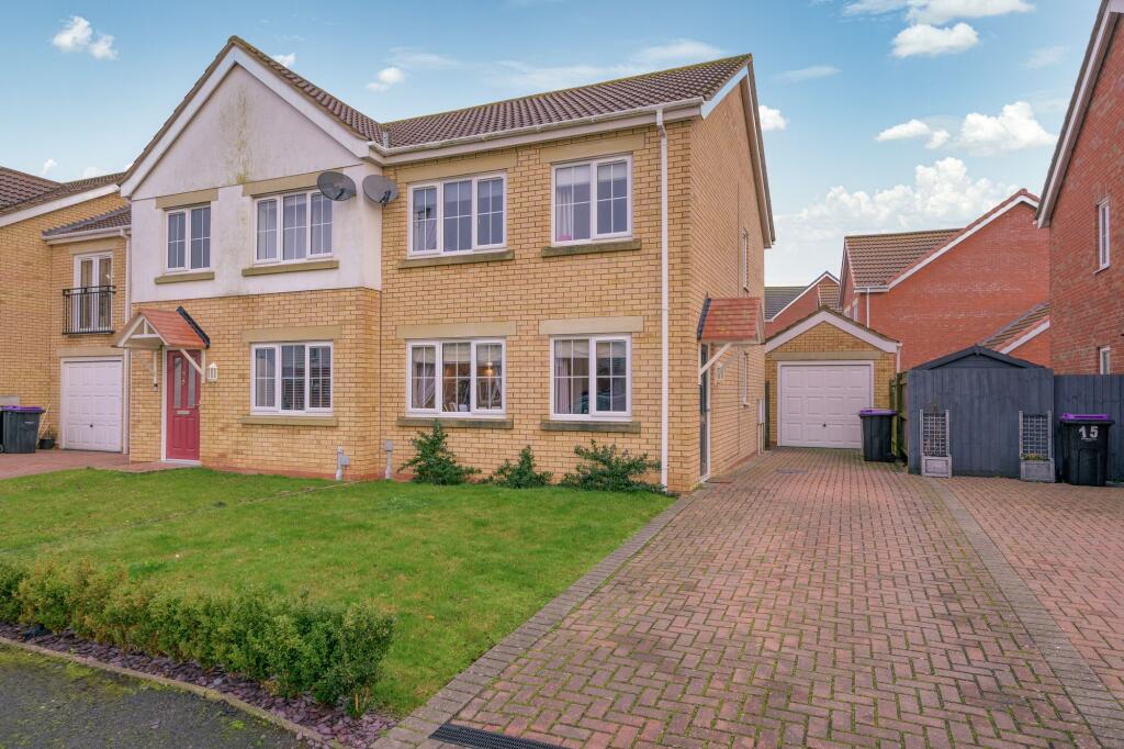 3-bed terraced on Belton Park Road, Skegness, PE25, £189,950