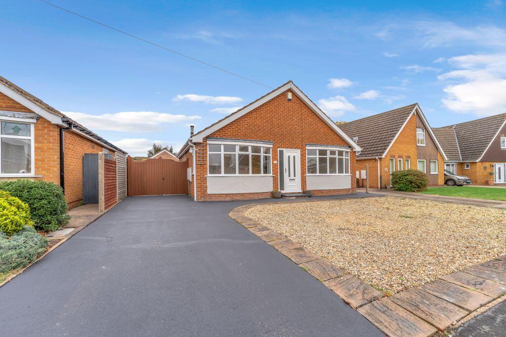 3-bed detached on Carmen Crescent, Holton-Le-Clay, £279,000