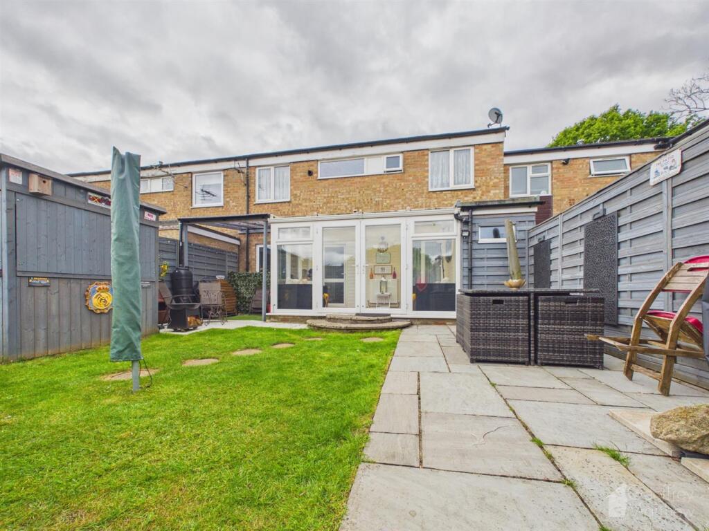 4-bed terraced on Salisbury Road, Wellfield Wood, Stevenage, £370,000