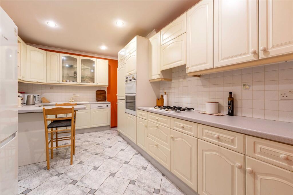 Apartment in Twickenham, East Twickenham, Petersham - More