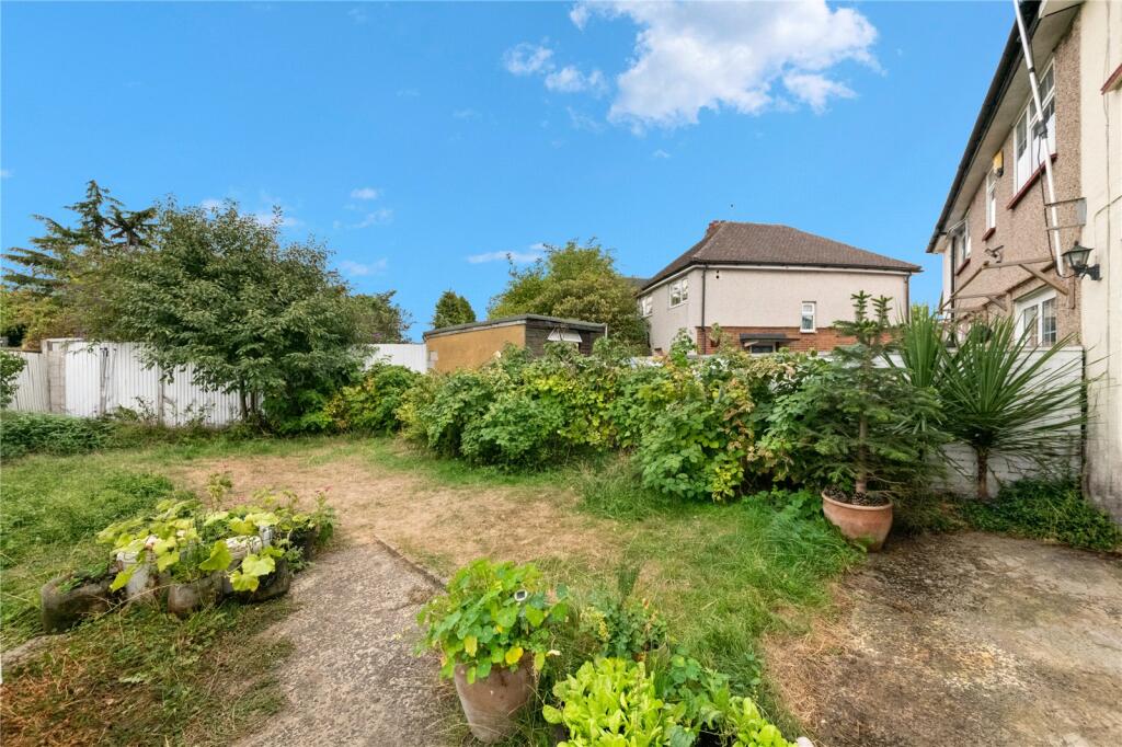 Apartment in West Drayton, Bell Farm Estate - View 5