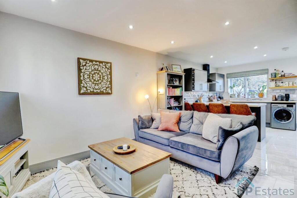 House in Rugby, Hillmorton Paddox - View 4