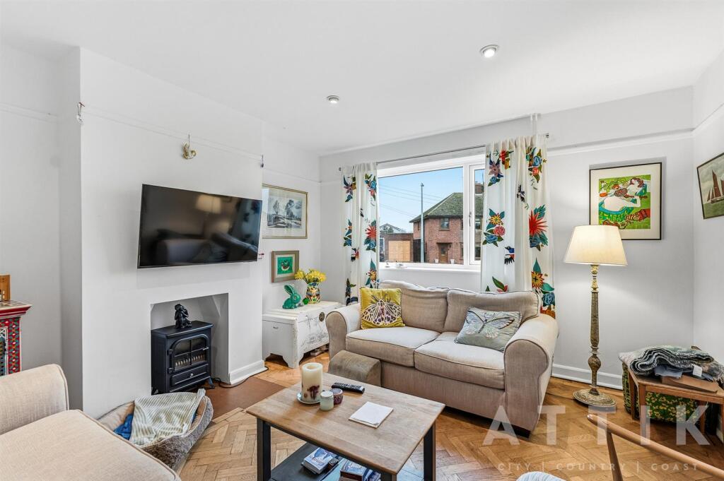 Queens Drive, Halesworth photo 2