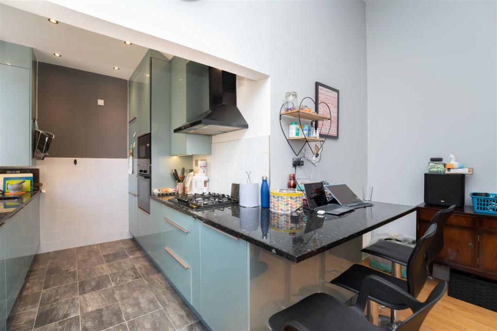 Apartment in Southall - More