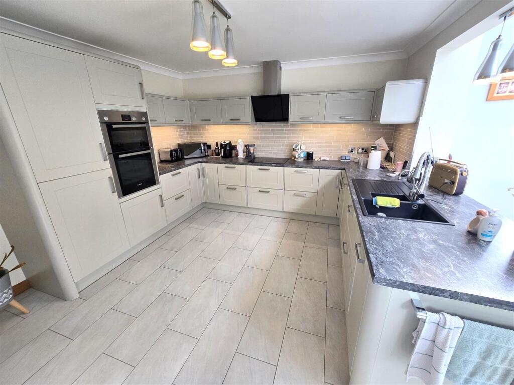 Shearwater Drive, Bradwell photo 4