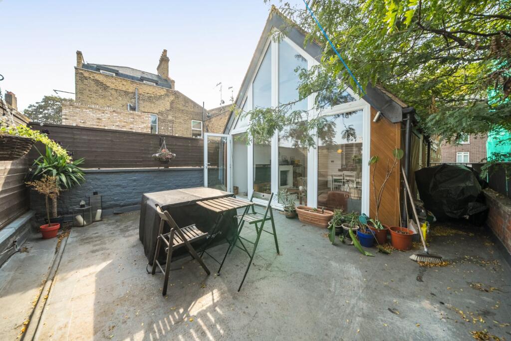Apartment in London - More