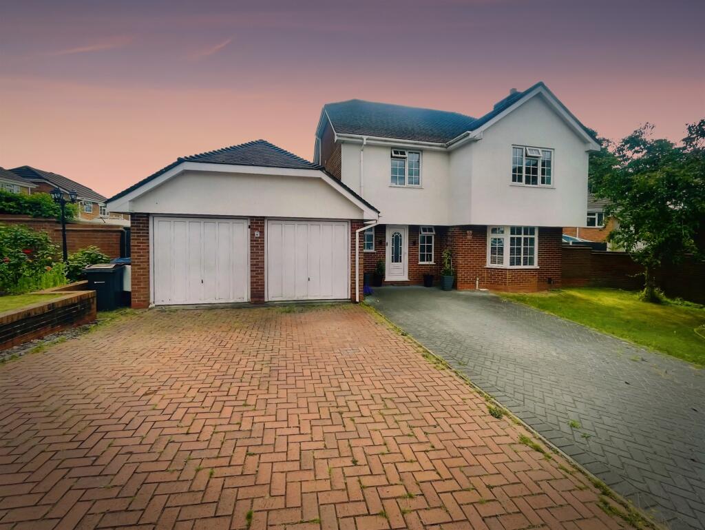 4-bed detached on Halfway Close, Birmingham, £480,000