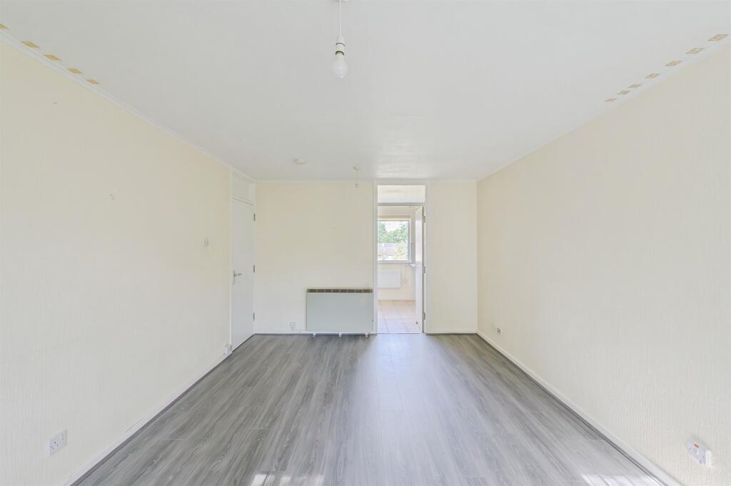 Apartment in Birmingham, Wylde Green, Erdington - More