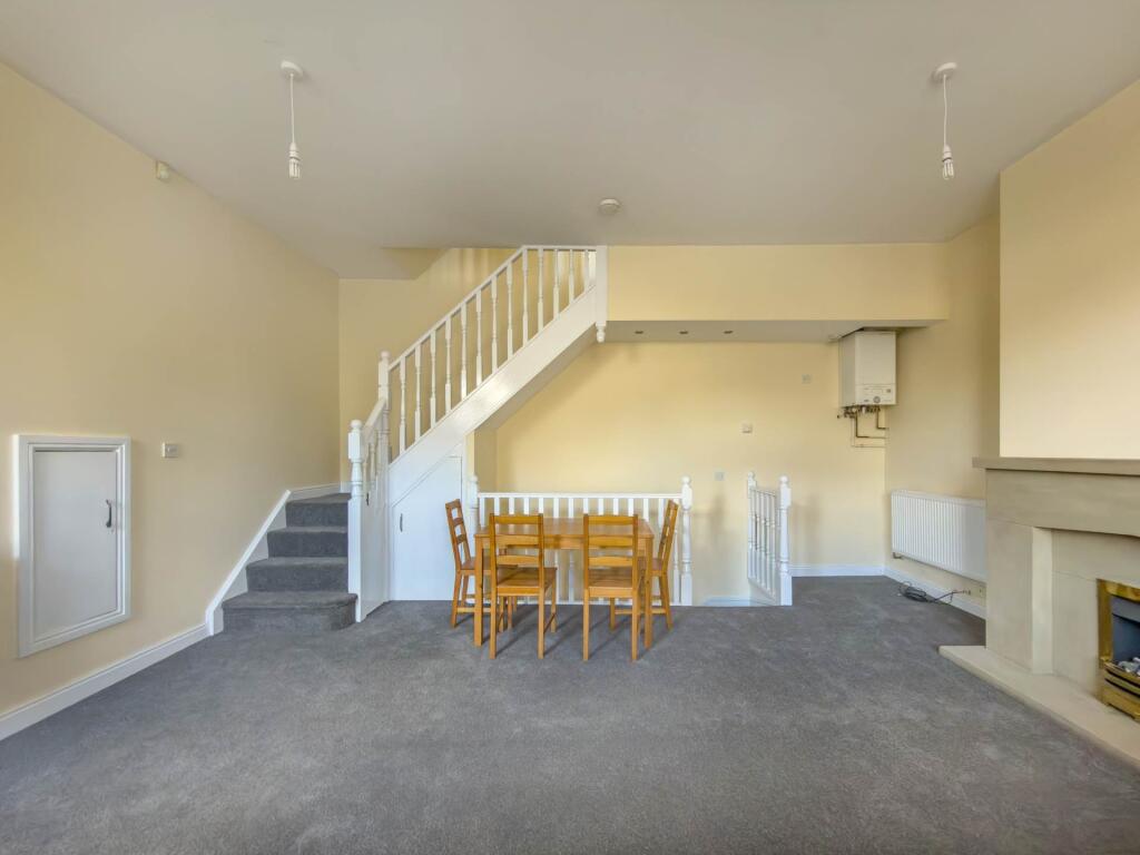 House in Kirklees, West Yorkshire - More