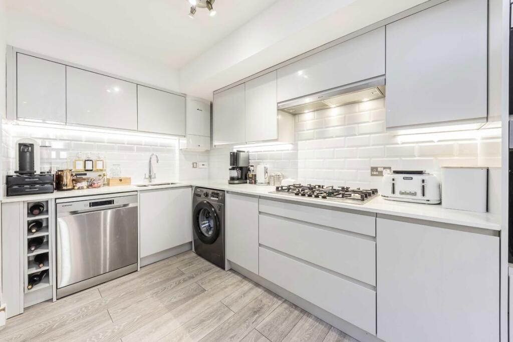 Apartment in London - View 3