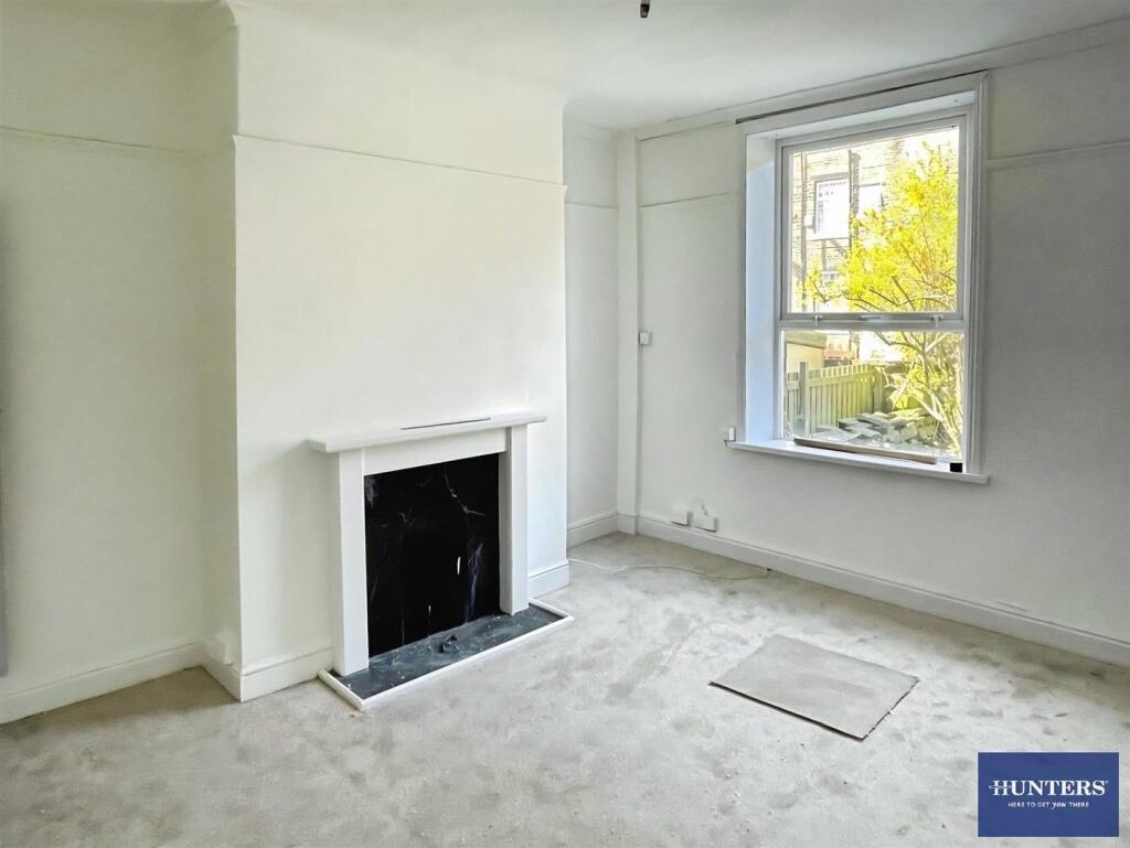 House in Halifax - View 5