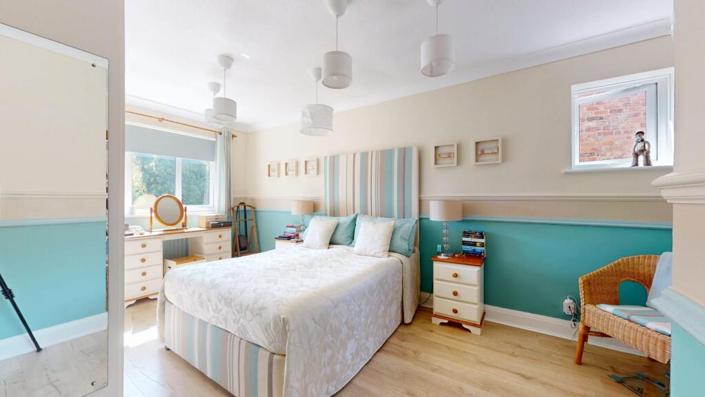 House in Dartford - More