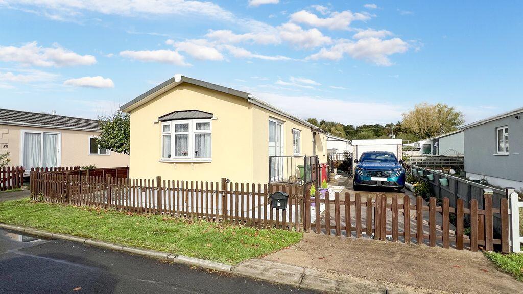 2-bed detached on Westfield Road, Ashfield Park, Scunthorpe, £95,000