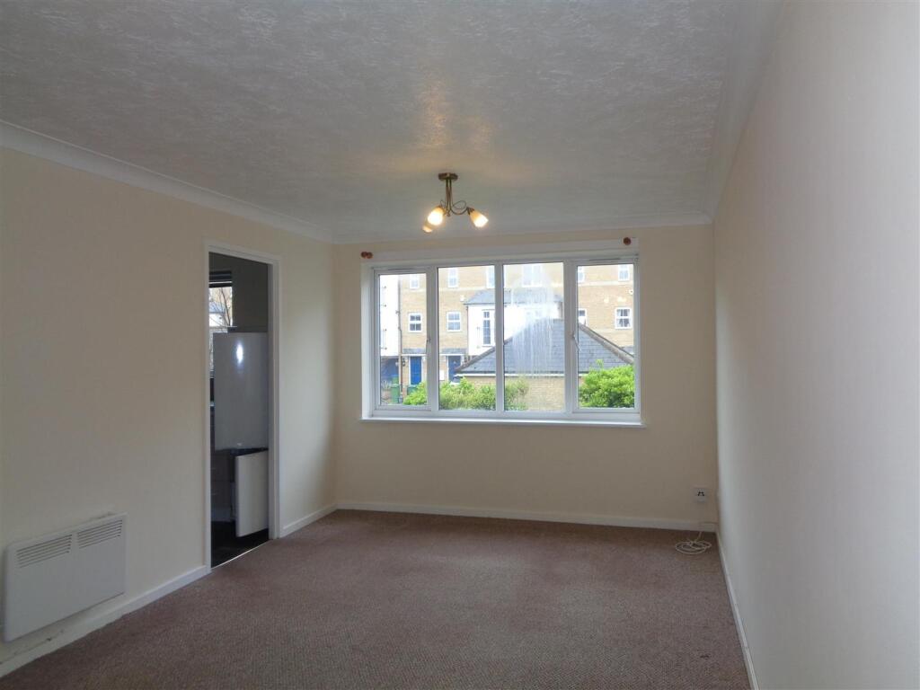Apartment in Lewes, Seaford - View 2