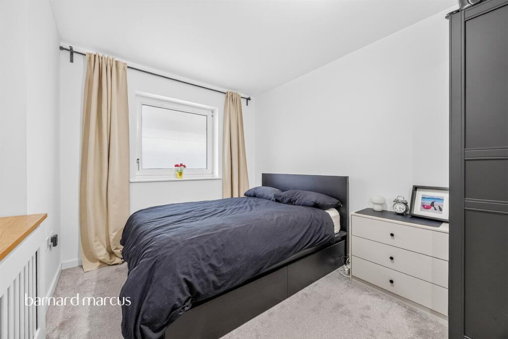 Apartment in London, Hackbridge - View 5