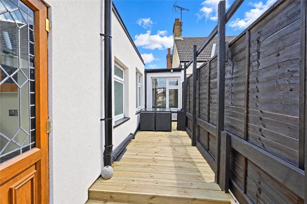 London Road, Leigh-on-Sea, Essex, SS9 photo 4