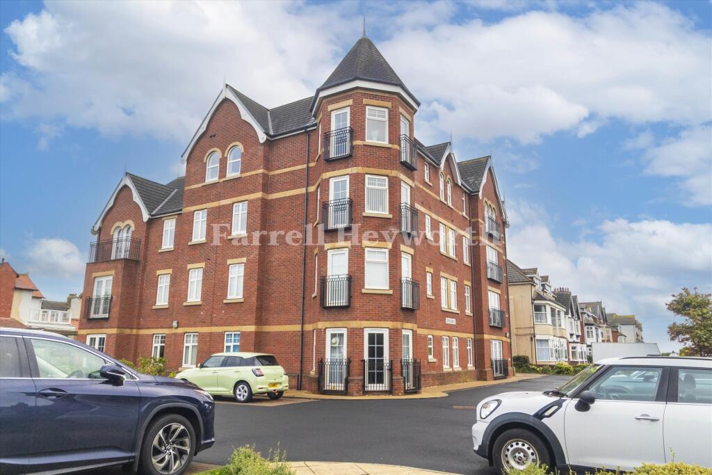 2-bed flat on Fairhaven Road, Lytham St. Annes, £195,000