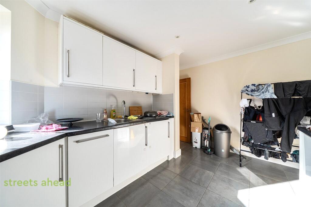 Apartment in London - View 5
