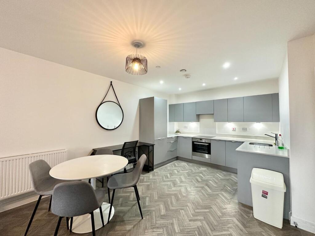 Apartment in Southall - More