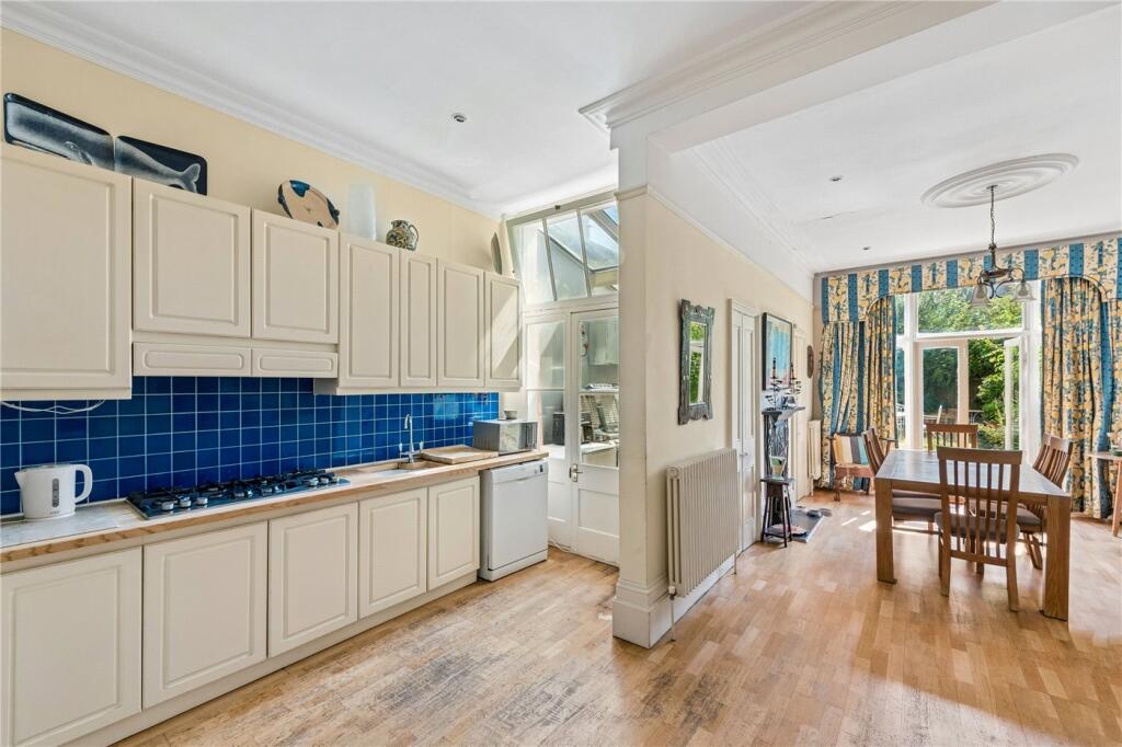 House in London - View 5