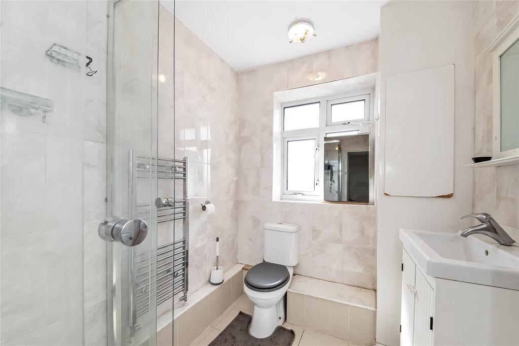 Apartment in Croydon - View 3