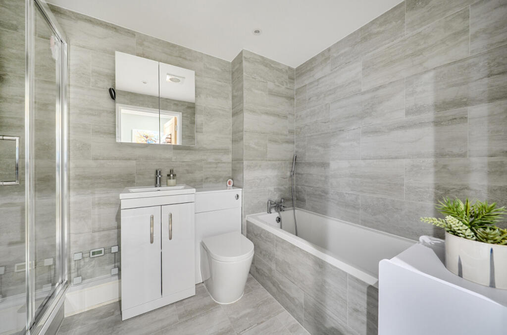 Apartment in Bracknell - View 4