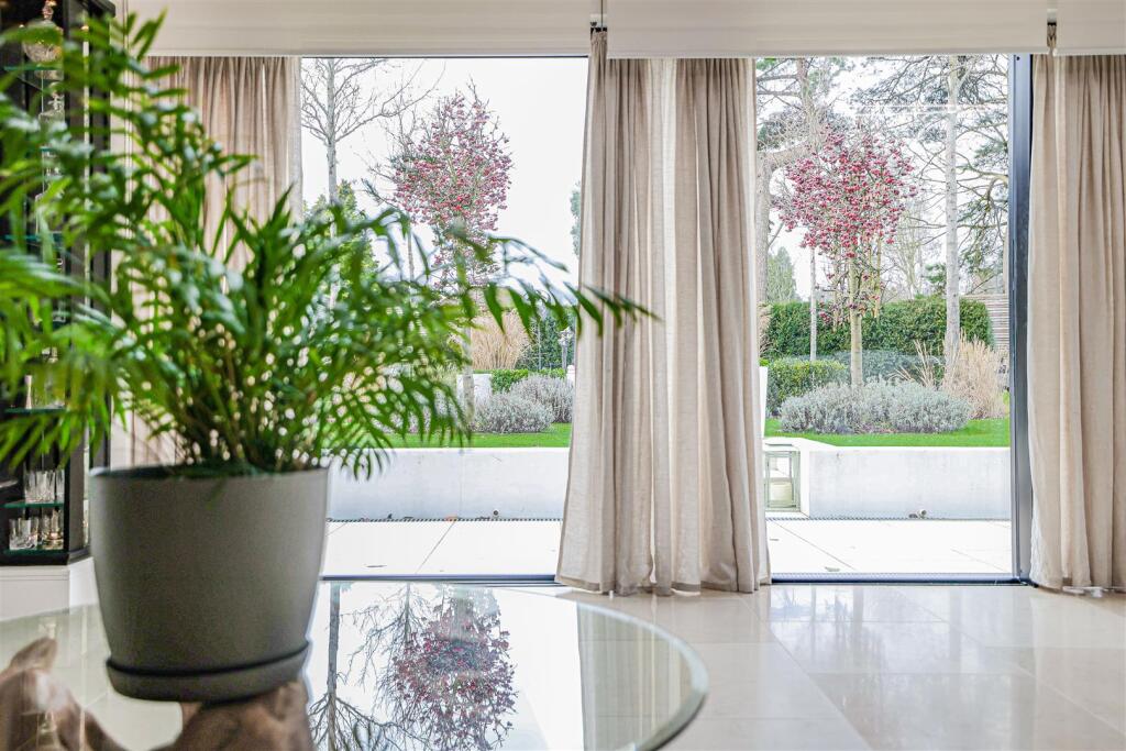 House in Hemel Hempstead, Leverstock Green - View 4