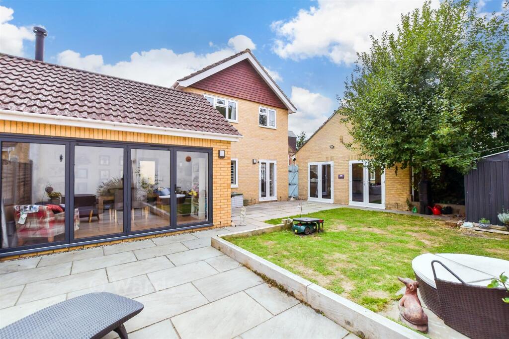 House in Maidstone, East Farleigh - More