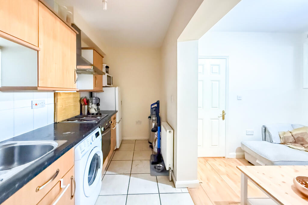 Apartment in Eastbourne, East Sussex - View 5