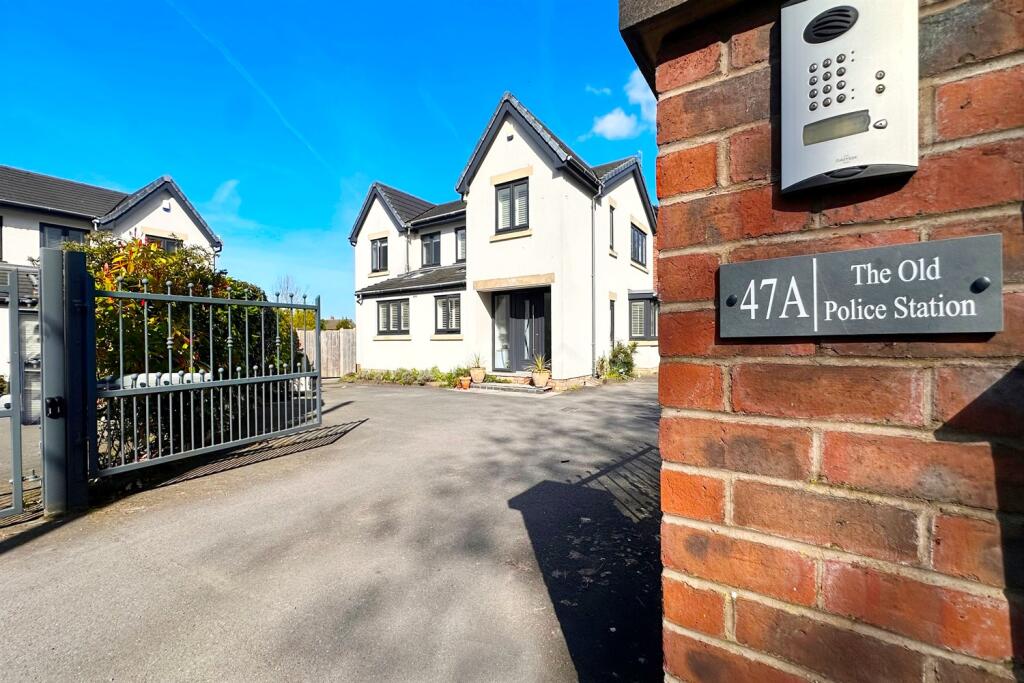 Main image of property: London Road North, Poynton