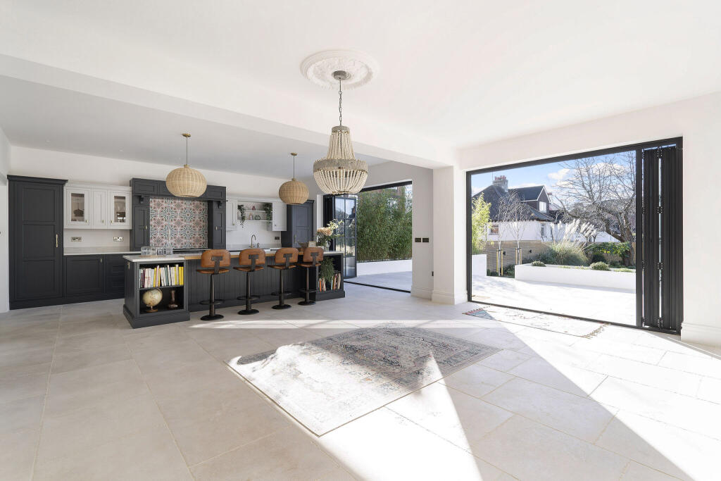 Apartment in Hove - View 3