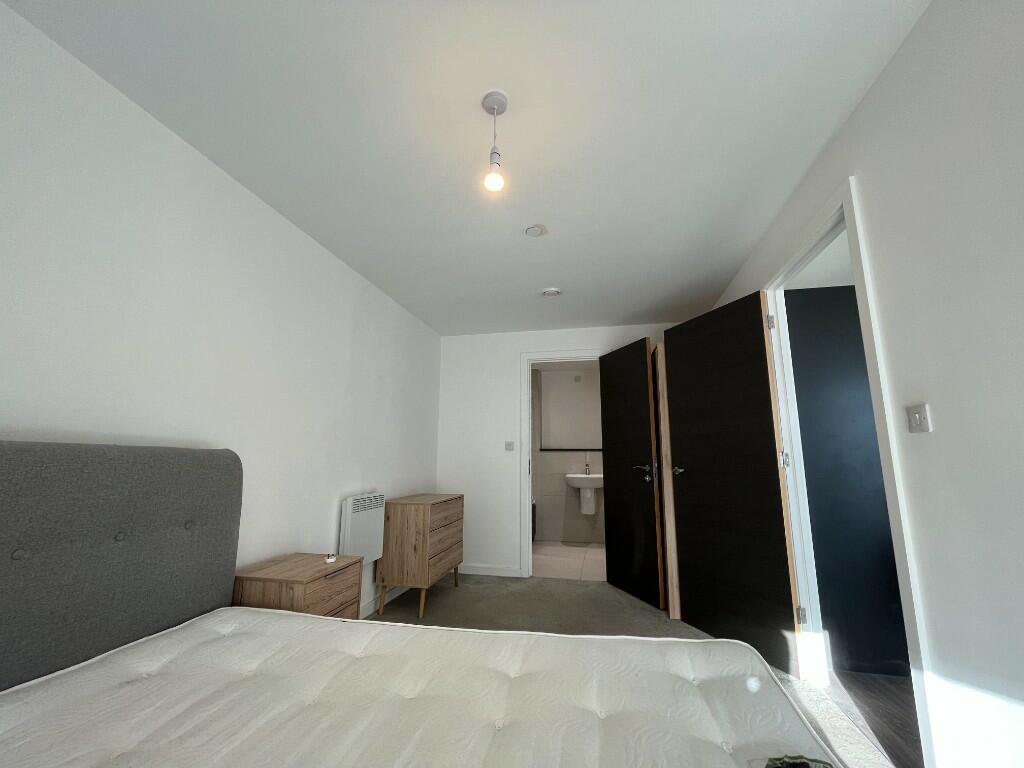 Apartment in Salford, Greater Manchester - View 5