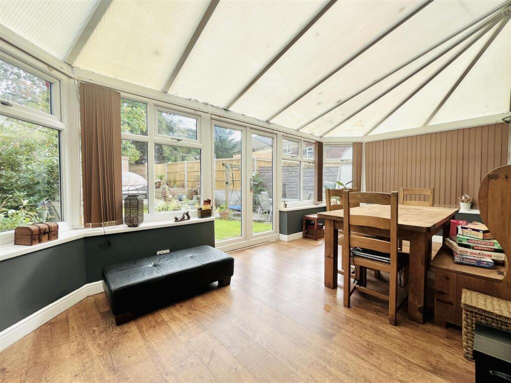 Keswick Road, Timperley, Altrincham – další