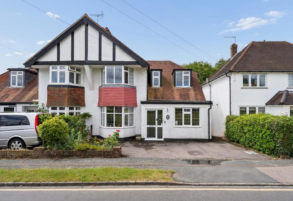 Main image of property: Woodside Close, Amersham, Buckinghamshire, HP6 5EF