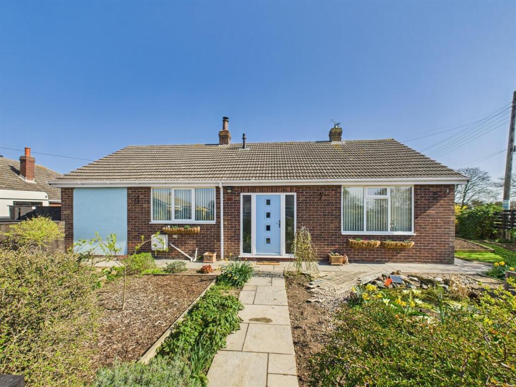 3-bed bungalow on James Avenue, Trusthorpe, Mablethorpe, £249,950