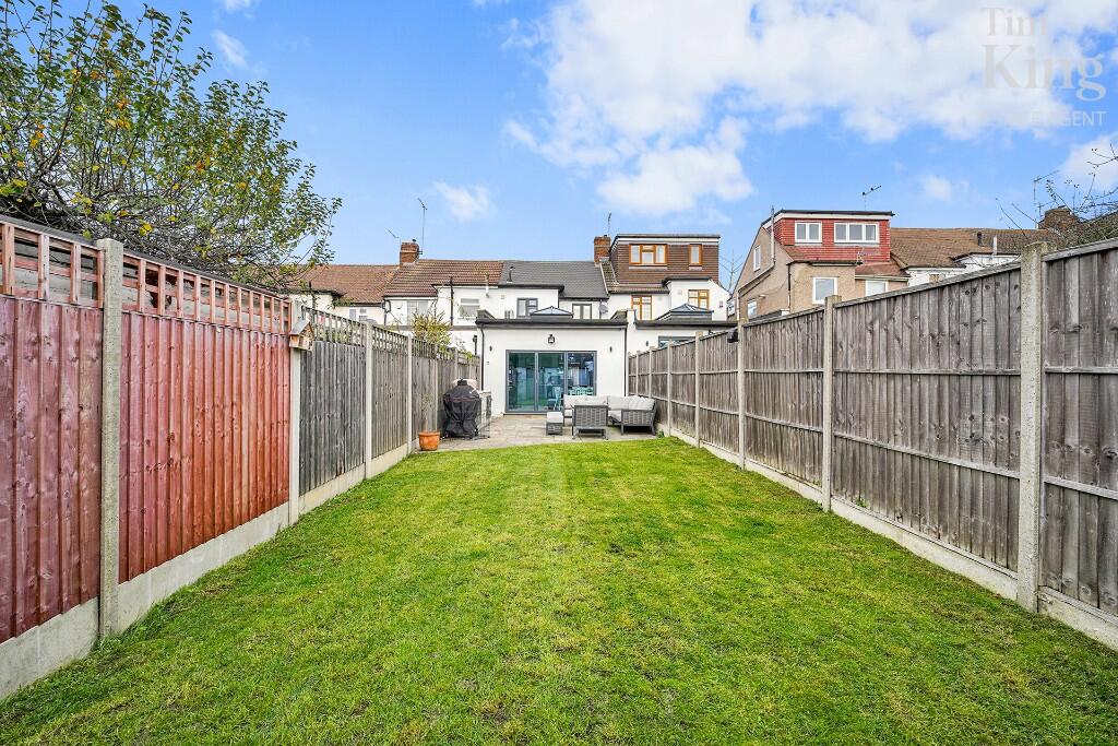Epping Way, Chingford, E4 photo 3
