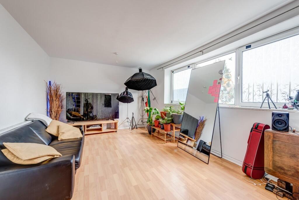 Apartment in Rotherham, South Yorkshire - View 2
