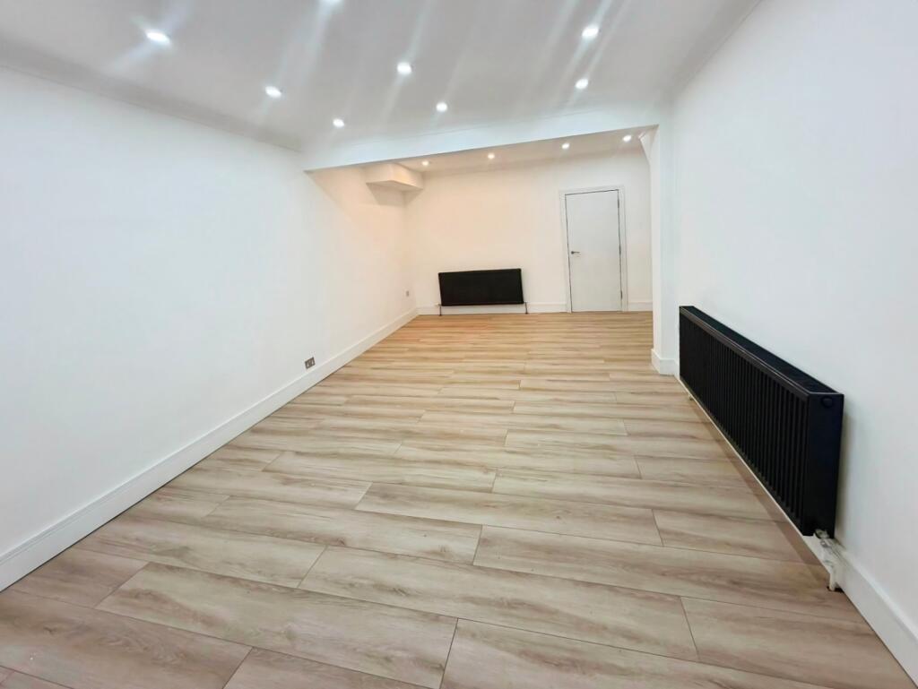 House in Spelthorne, Surrey - View 4