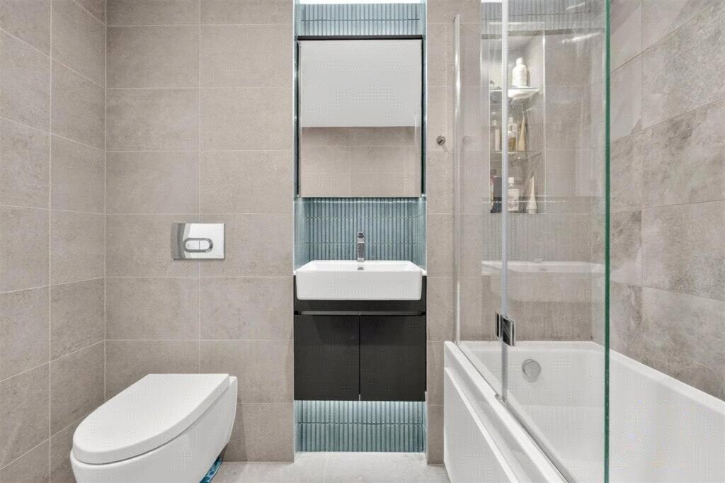 Apartment in London - More