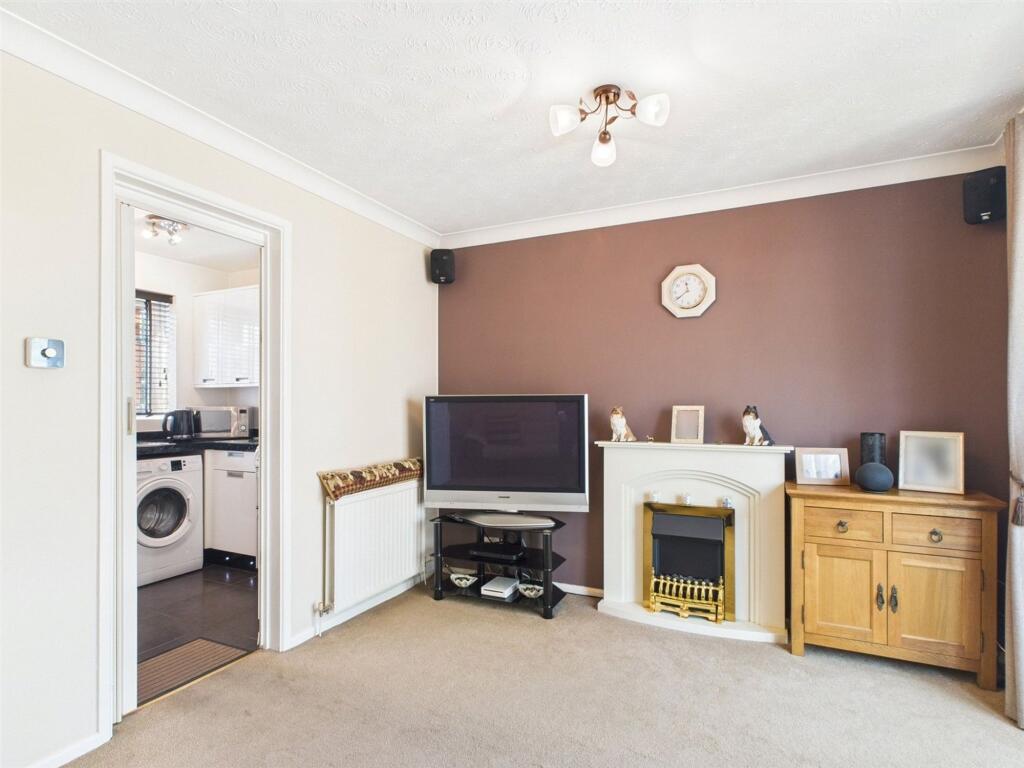 Falcon Fields, Tadley, RG26 - View 5