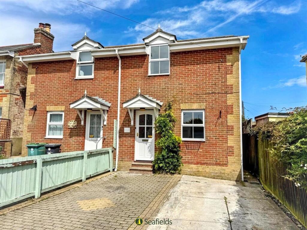 3-bed semi-detached on The Diggings, St Helens, PO33 1UW, £275,000