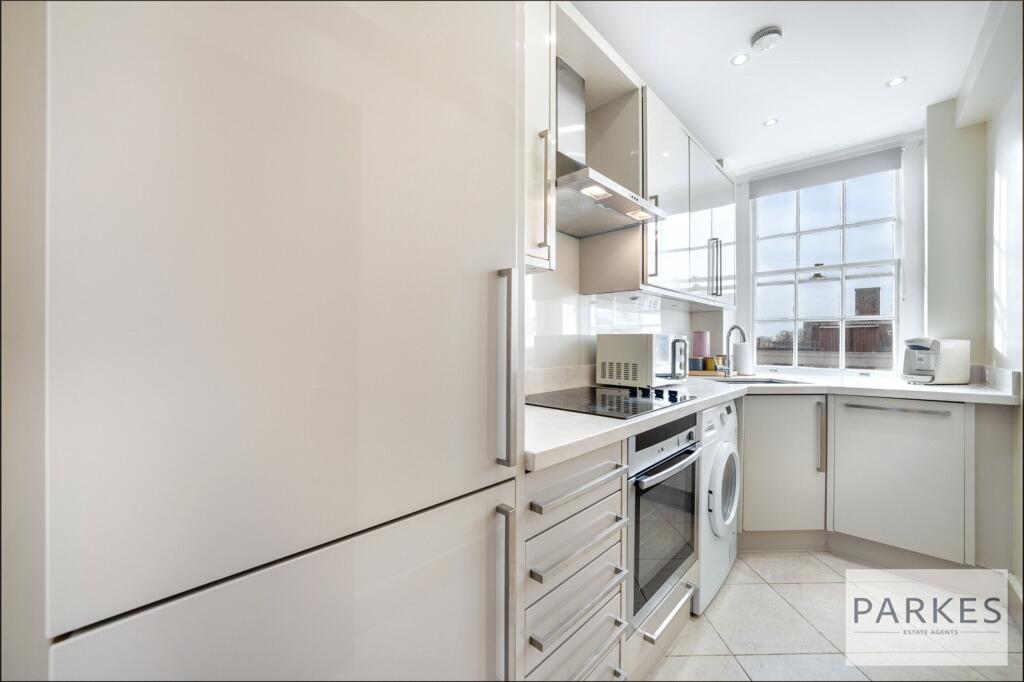 Apartment in London, Paddington - View 3