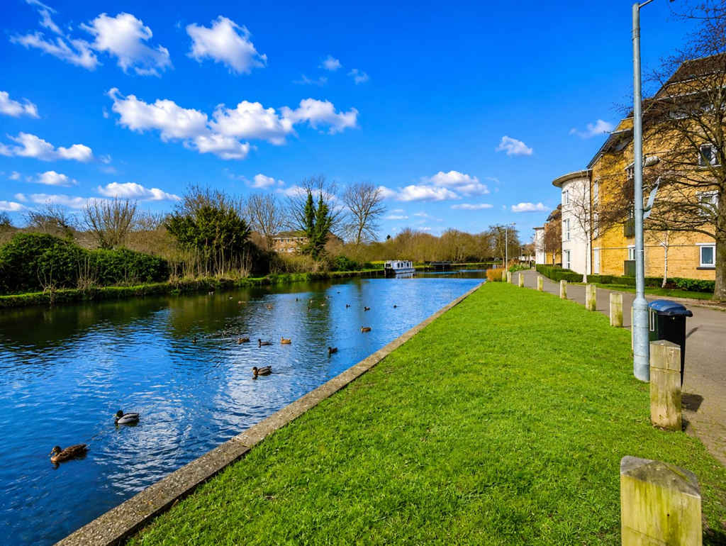 Apartment in Three Rivers, Primrosehill, Abbots Langley - View 4