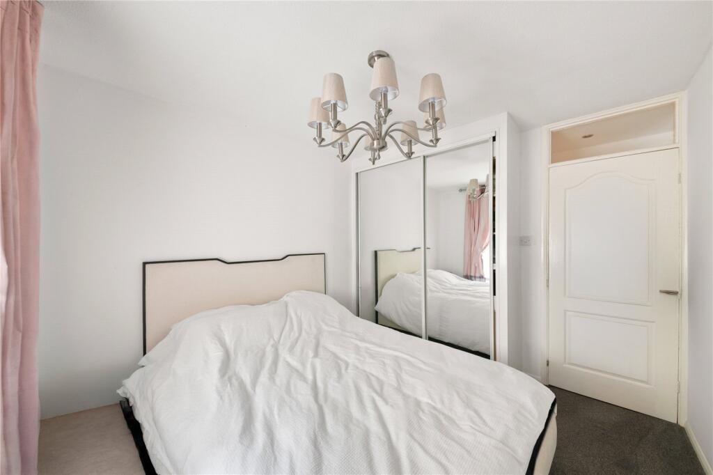 Apartment in Southall - View 5