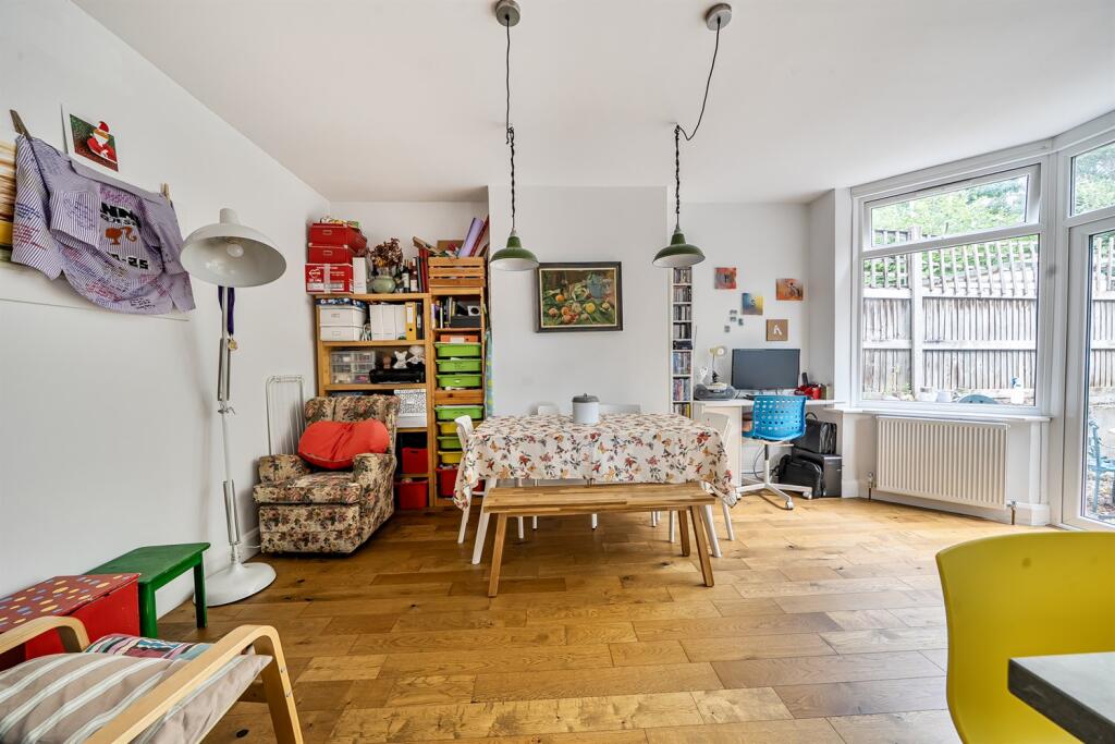 House in Croydon - View 3