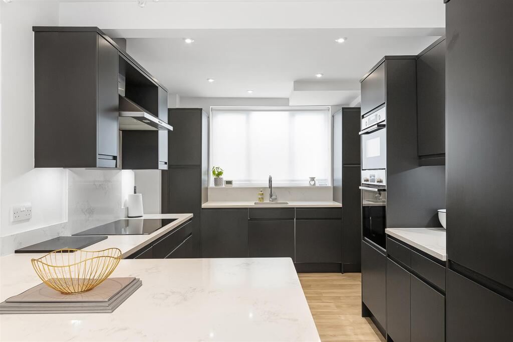 House in Tandridge, Caterham-on-the-Hill - View 5