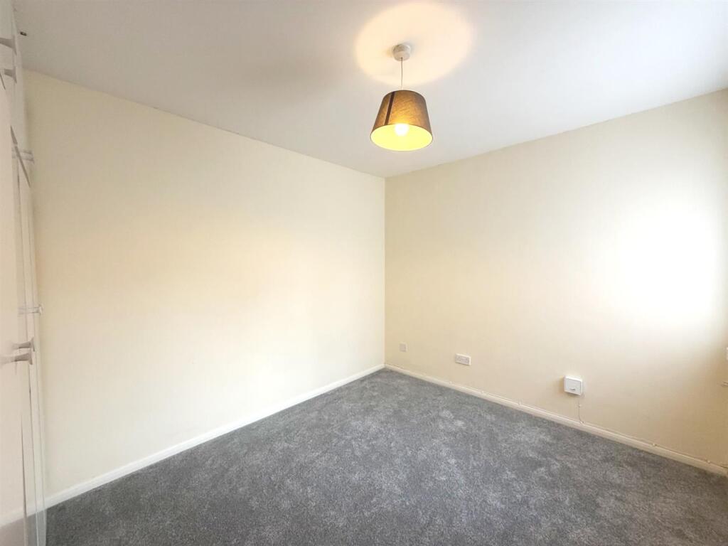Apartment in Ryde, Oakfield - More
