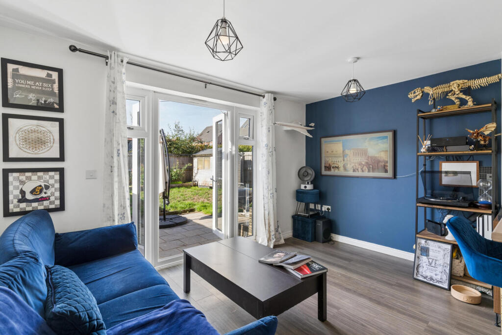 House in Flitwick, Steppingley Gardens, Central Bedfordshire - View 2