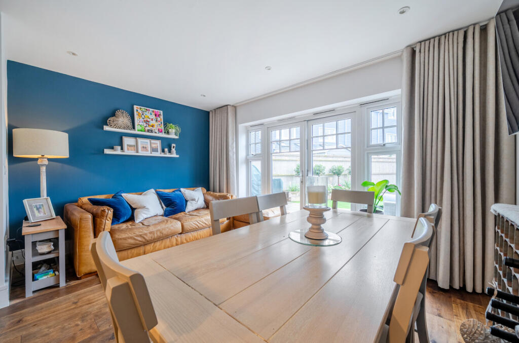 Champlain Street, Reading, Berkshire - View 2
