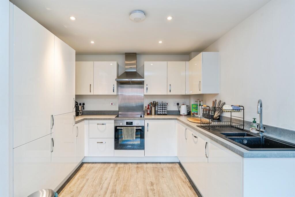 Apartment in Southampton - View 5